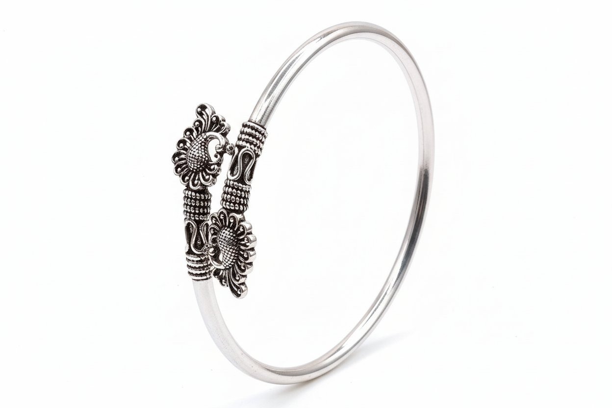 Sophistication in S925 Silver: Classic Bracelet Design